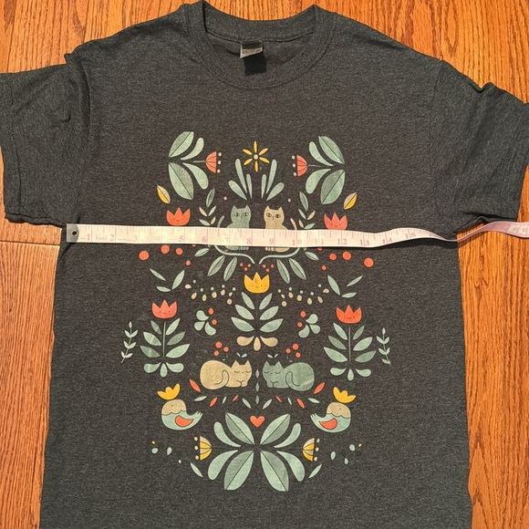 NWOT Swedish Folk Cats Classic T-Shirt Size Small - Picture 7 of 8